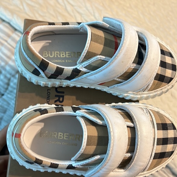 Kids 25 burberry shoes